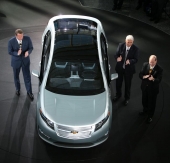 2011 Chevrolet Volt leder strömmen av nya eldrivna bilar!
